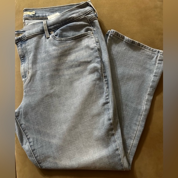 LEVI’S LADIES JEANS - Picture 5 of 14